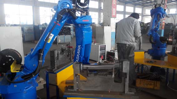 童車(chē)前梁機(jī)器人焊接工作站-濟(jì)南冠森自動(dòng)化設(shè)備有限公司